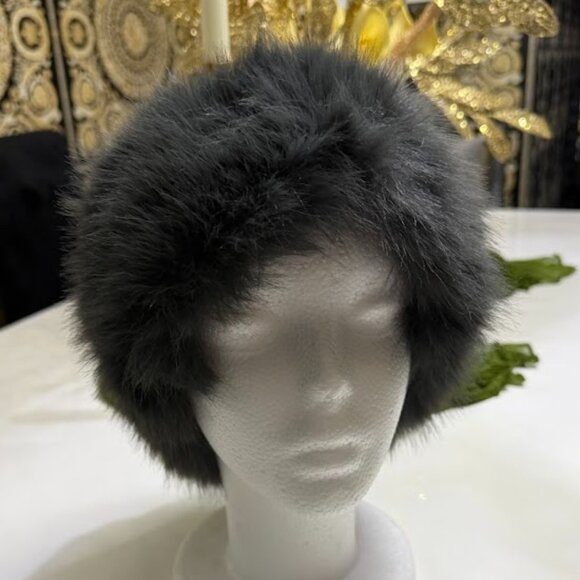 Women’s Elegant Gray Faux Fur Winter Hat - Picture 3 of 8